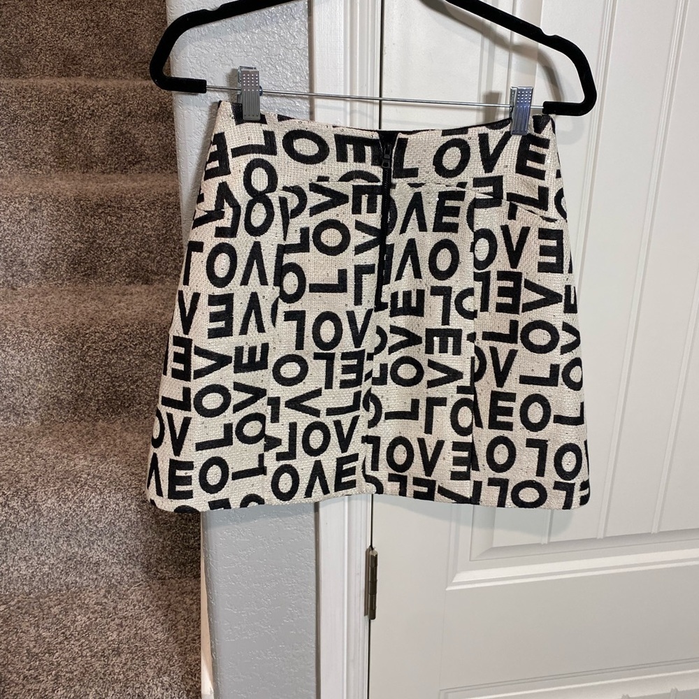 Alice + Olivia Black and Ivory White LOVE Logo-Print Mini Skirt - Picture 9 of 14